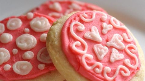 This Recipe is a State Fair Blue Ribbon winner.  This is an easy sugar cookie recipe, you don't have to roll it out, and the cookies are soft and chewy, unlike other sugar cookies. Anybody can make these. Baking Biscuits, Chewy Sugar Cookie Recipe, Drop Sugar Cookies, Soft Sugar Cookie Recipe, Sugar Cookie Recipe Easy, Halloween Sugar Cookies, Fantasy Ideas, Cooking Cookies, Chewy Sugar Cookies