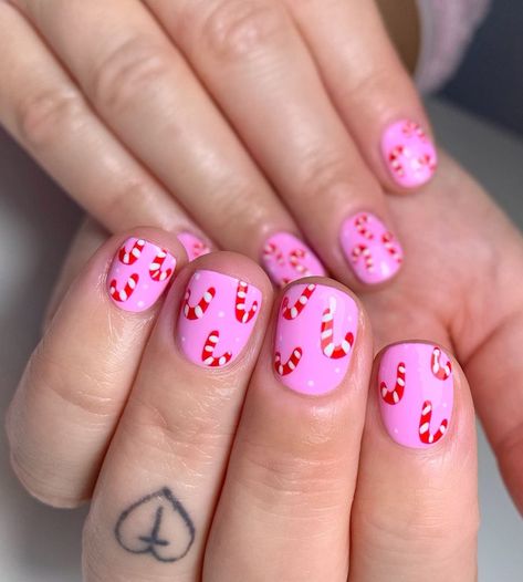 Charlotte🌸 on Instagram: “Here’s me wishing for more festive pink sets before the Christmas countdown is over💝 Created using @the_gelbottle_inc Marilyn, Holly +…” Glam Christmas Nails, Christmas Nails Inspiration, Christmas Nails Idea, Pink Sets, Christmas Nails Design, Festive Nail Designs, Lash Kit, Candy Cane Nails, Snowflake Nail Art