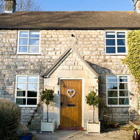 Exterior | Be inspired by a colourful and eclectic Victorian home in Gloucestershire | House tour | PHOTO GALLERY | 25 Beautiful Homes | Housetohome.co.uk 25 Beautiful Homes, Cottage Front Doors, Exterior House Siding, Case In Pietra, Cottage Porch, Country Chic Cottage, Casa Country, Victorian Home, Dream Cottage