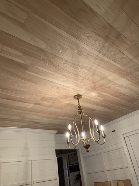 Wood Planked Ceiling: Adding Warmth and Texture to your 5th Wall Wood Panels On Ceiling, Stained Shiplap Ceiling, Plank Ceiling Diy, Cheap Wood Ceiling Ideas, Ceiling Wood Panels, Wood Walls And Ceiling, Panelling Ceiling, Wood Planked Ceiling, White Oak Ceiling