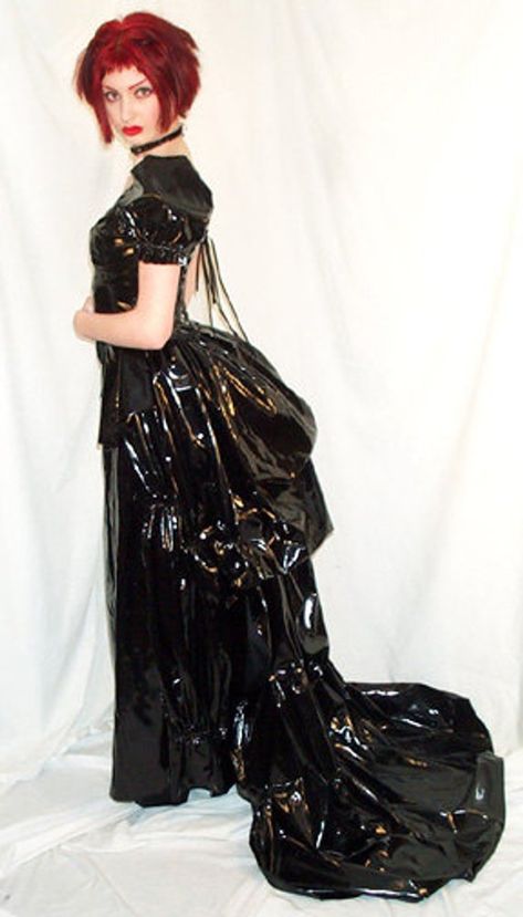 Trash Bag Outfit, Trash Bag Dress, Duct Tape Dress, Schiaparelli Dress, Recycled Dress, Fashion Creator, Couture Hats, Bustle Dress, Valentino Couture