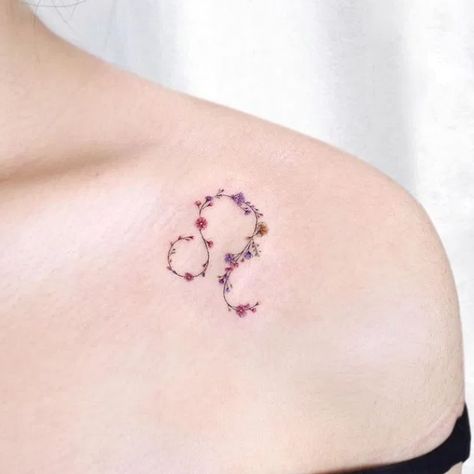 Flower Simple Tattoo, Small Leo Tattoo, Leo Sign Tattoo, Zodiak Leo, Tattoos Flowers, Leo Zodiac Tattoos, Leo Tattoo Designs, Leo Tattoo, Flower Simple