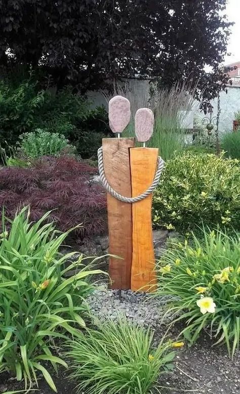 Old Garden Tools, Wood Yard Art, Classic Garden, Garden Art Sculptures Diy, Garden Deco, Garden Artwork, Garden Art Projects, Ideas Vintage, Garden Art Crafts