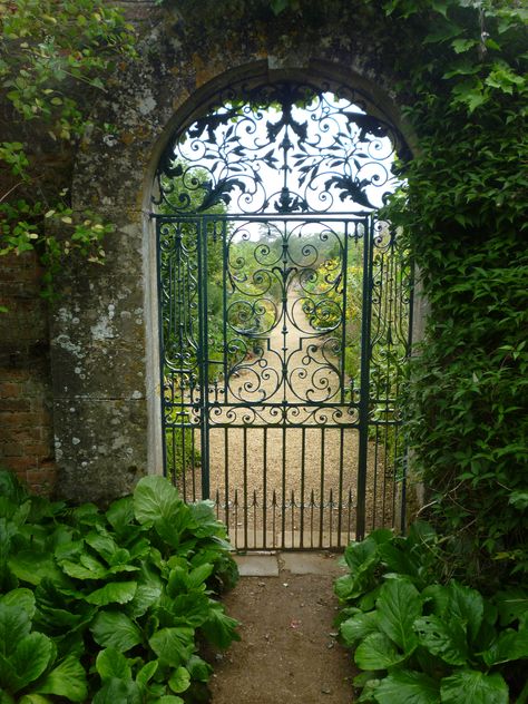 Garden Gate Aesthetic, Rousham Garden, Secret Garden Gate, Gate Aesthetic, Inspiring Gardens, Oxfordshire England, Aesthetic Cottage, Lost Garden, Gothic Garden