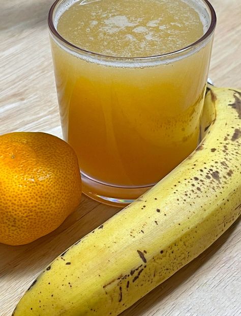 banana orange juice Banana Juice Recipe, Using Ripe Bananas, Homemade Orange Juice, Banana Juice, Yummy Breakfast Smoothies, Smoothie Without Yogurt, Orange Juice Smoothie, Orange Juice Recipes, Orange Juice Drinks