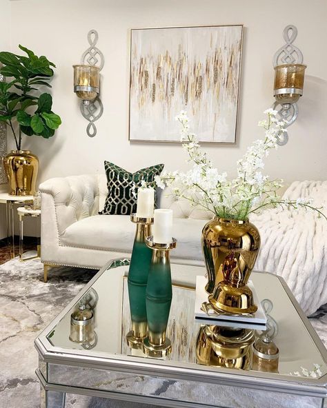 Gold Living Room Decor, Living Room Themes, Side Table Decor, Gold Living Room, Beauty Room Decor, Apartment Living Room Design, Dining Room Table Decor, Living Room Sofa Design, Apartment Decor Inspiration