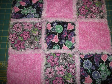 Rag Quilting for the Beginner: 25 Steps (with Pictures) Rag Quilt Instructions, Beginner Quilt Patterns Free, Embroidery Beginners, Rag Quilting, Girls Rag Quilt, Flannel Rag Quilts, Rag Quilt Tutorial, History Of Quilting, Rag Quilt Patterns