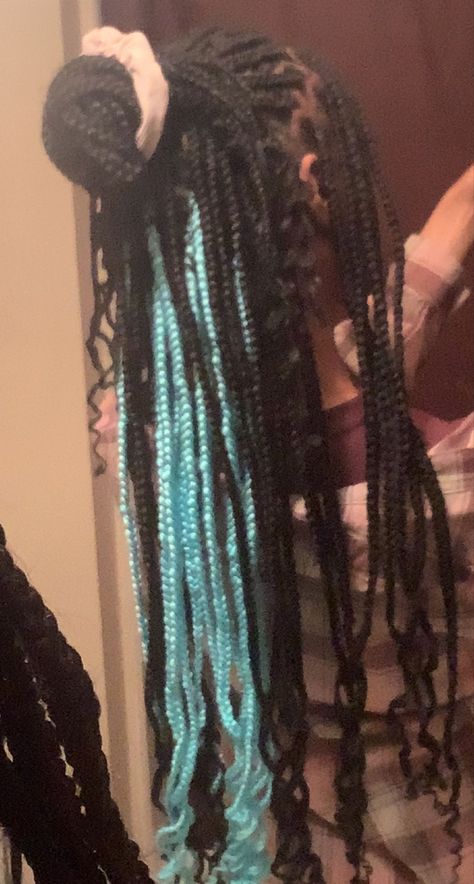 Blue Peak A Boo Knotless Braids, Group Hairstyles, Knotless Braids With Curls, Short Box Braids Hairstyles, Short Box Braids, Cute Braided Hairstyles, Hairstyle Inspo, Braids With Curls, Knotless Braids