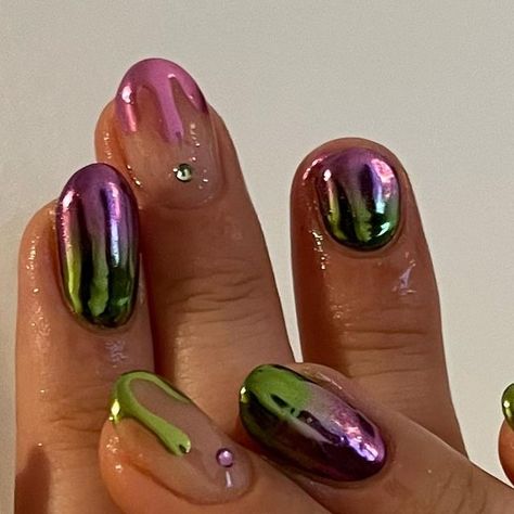 J3N NAILED IT on Instagram: "🪲 beetle juice x3 ! For lovely @regangeffryes 🪲 Builder gel Chrome Ombré Chrome drips Gems #ifitwasntj3ndothemagain DM 2 BOOK #londonnails #fulhamnails #nailsoftheday #nailsoftheweek #chromenails #ombrechromenails #almondnails #biab #buildergel #gelnails #londonnailartist #celebritynailartist #fyp #explorepage #greenchromenails #greenandpurplenails #chromedripnails #naturalnails #londonbusinesswomen #nailsofthemonth #springnails2023 #safespace" Chrome Blob Nails, Halloween Nails Chrome, Beetle Nail Art, Chrome Drip Nails, Halloween Chrome Nails, Beetle Nails, Ombré Chrome, Beetle Juice Nails, Alien Nails