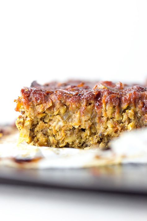 Lentil and walnut vegan 'meatloaf'. Gluten free. Veggie Meat Recipes, Lentil Meatloaf, Walnut Meat, Vegan Loaf, Walnut Loaf, Ital Food, Vegan Meatloaf, Lentil Dishes, Tummy Yummy