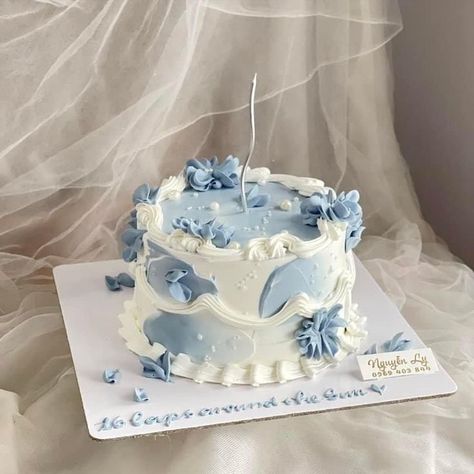 Aesthetic Cake Pictures, Pastel Blue Cake Aesthetic, Blue Aesthetic Birthday, Cakes Aesthetic Vintage, Blue Cake Aesthetic, Blue Birthday Cakes, Cake For Boyfriend, Small Birthday Cakes, Vintage Birthday Cakes