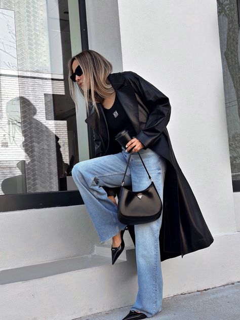 Prada Cleo Bag, Cleo Bag, Trench Outfit, Prada Cleo, Cozy Winter Outfits, Leather Trench, Instagram Outfits, Cloth Bags, Jean Outfits