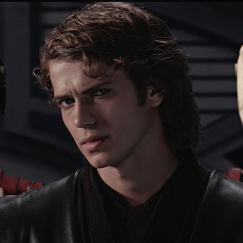 Hayden Christensen 90s, Anakin Skywalker Icon, Anakin Vader, Anakin And Padme, Star Wars Anakin, Between Two Worlds, Star Wars Men, Star Wars 2, Hayden Christensen