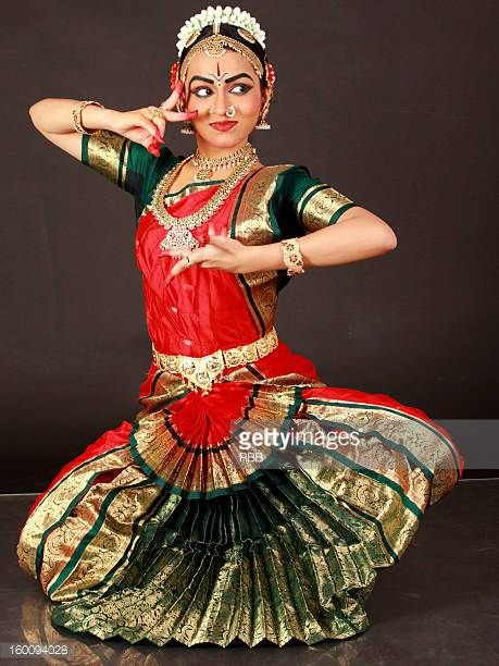 Bharatanatyam Costume, Bharatanatyam Dancer, Indian Classical Dancer, Bharatanatyam Poses, Dance Of India, Belly Dancer Costumes, Dancer Pose, Dance Forever, Dance Photography Poses