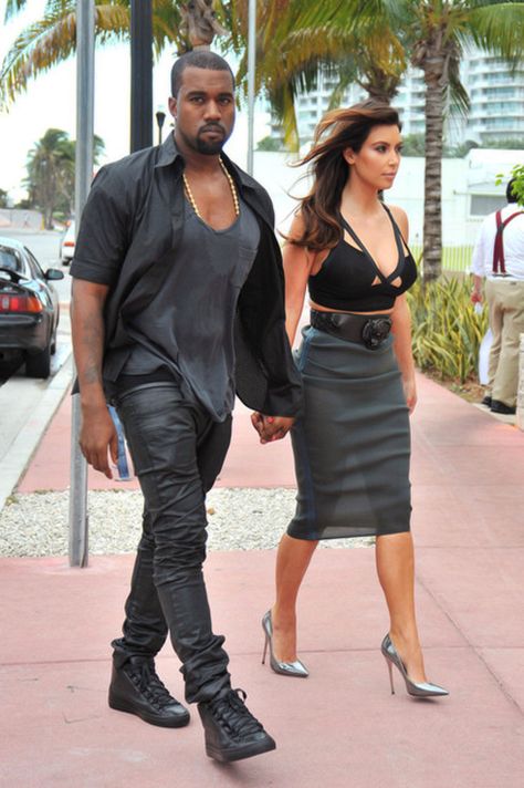 kk Kanye West Smiling, Kanye West Family, Kanye West And Kim, Sparkle Outfit, Kim And Kanye, Kardashian Outfit, Kim Kardashian And Kanye, Kardashian Photos, Kim Kardashian Style