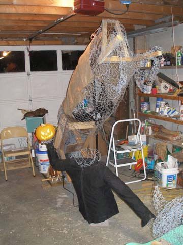 The Headless Horseman has been sighted… – Laceyjaye22’s Weblog Diy Headless Horseman, Garage Halloween, Sleepy Hollow Halloween, Halloween 2007, The Headless Horseman, Halloween Decorations Diy Outdoor, Headless Horseman, Healthy Halloween, Halloween Bash