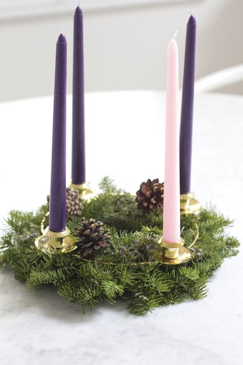 Simple DIY Advent Wreath - The Simple Proof Christmas Diy Candleabra, Diy Advent Wreath, Winter Paper Crafts, Advent Wreath Diy, Advent Wreath Candles, Advent Candle Holder, Christmas Handprint Crafts, Christmas Advent Wreath, Advent Candle