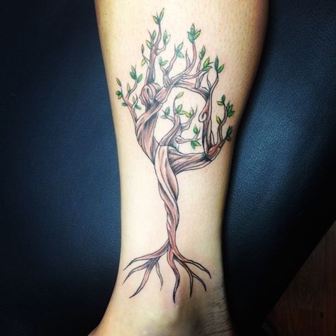 Yogis know that holding dancer’s pose requires core strength and discipline to maintain. This tree-inspired tattoo can be a helpful reminder to stay rooted in the earth to hold your balance. Tattoo Earth, Meditation Tattoo, Yogi Tattoo, Tree Roots Tattoo, Roots Tattoo, Willow Tree Tattoos, Earth Tattoo, Tattoo Tree, Tree Tattoo Small