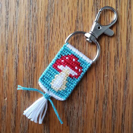 Pony Bead Animals, Floss Bracelets, Make Friendship Bracelets, String Crafts, Embroidery Bracelets, Crochet Keychain Pattern, Bracelets Handmade Diy, Bead Loom Patterns, Crochet Keychain