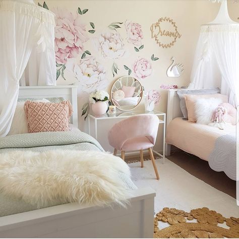 Girls Room Accessories, Twin Girl Bedrooms, Minimalist Kids Room, Shared Girls Room, Shared Girls Bedroom, Big Girl Bedrooms, Toddler Girl Room, Shared Room, Transitional Rug