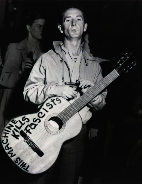 Woody Guthrie - This Machine Kills Fascists D Guitar Chord, Billy Bragg, Woody Guthrie, Best Guitar Players, Rock N’roll, I'm With The Band, I Love Music, Folk Music, Music Icon