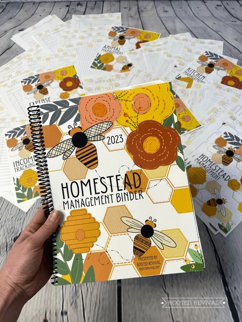 Homestead Business Ideas, Homestead Binder, Garden Binder, Homestead Management, Planner For School, Garden Homestead, Table Planner, Farm Business, Packing To Move