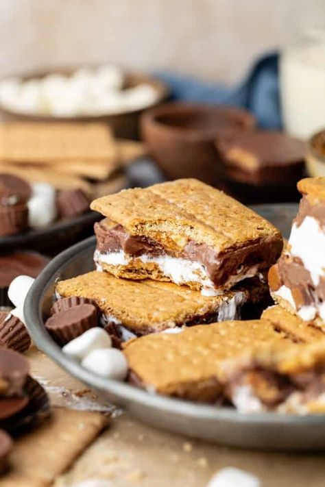 Frozen Peanut Butter S'mores - Erin Lives Whole Frozen Peanut Butter, Peanut Butter Smores, Peanut Butter Banana Bread, Dark Chocolate Almonds, Hazelnut Butter, Chocolate Pretzels, Hazelnut Spread, Marshmallow Fluff, Cashew Butter