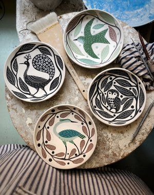 Coil Pottery, Painted Ceramic Plates, Ceramics Studio, Pottery Painting Designs, Keramik Design, Functional Pottery, Ceramics Pottery Art, Ceramic Birds, Ceramics Ideas Pottery