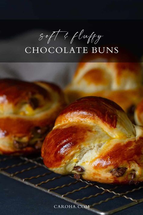 Chocolate Chip Brioche Buns, Chocolate Brioche Buns, Sweet Brioche Buns, Chelsea Buns Recipe, Chocolate Chip Brioche, Chocolate Bun, Cc Cookies, Chocolate Buns, Chelsea Buns