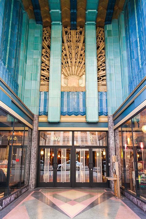 Eastern Columbia Building entrance, Los Angeles Art Deco Arquitectura, Eastern Columbia Building, Art Deco Doors, Arte Art Deco, Building Entrance, Art Deco Interior Design, Art Deco Buildings, Deco Retro, Art Deco Home