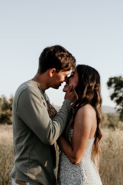 Photos To Take With Your Boyfriend Relationship Goals, Fun Pictures With Boyfriend, Teenage Couple Photoshoot Aesthetic, Couple Photoshoot Ideas Teenage, Boyfriend And Girlfriend Pictures Professional, Shy Boyfriend Couple Pictures, Photoshoot Boyfriend And Girlfriend, Pictures To Take With Your Boyfriend Photo Shoot, Cute Picture Poses With Boyfriend