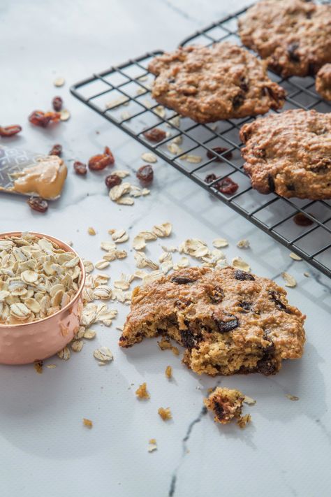 Oatmeal Cookies Photography, Cookie Photoshoot Ideas, Cookies Photography Ideas Inspiration, Cookie Flatlay, Cookie Photography Styling, Cookies Photography Styling, Cookies Photoshoot, Cookies Pictures, Photography Cookies