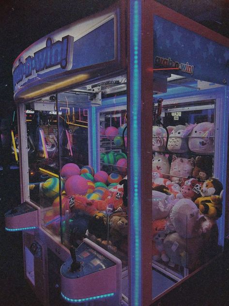 The claw machine in arcade, retro vintage edit. Vintage Edit, Arcade Retro, Claw Machine, Retro Photography, Arcade Machine, The Claw, Mystic Messenger, Summer Wallpaper, Birdy