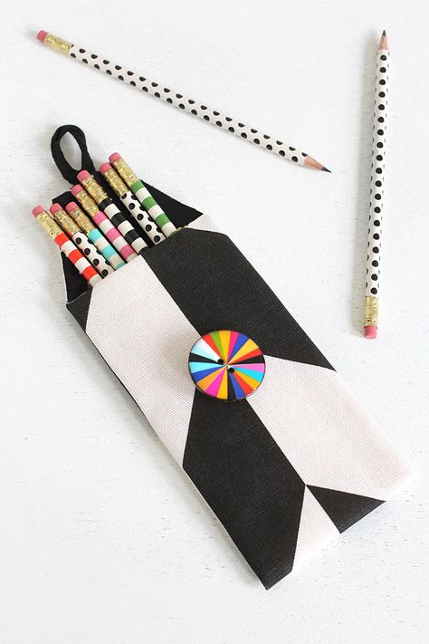 Colorful Button makes this handmade pencil case.  I should try it with a vintage button. ~Mary Walds Vintage Place - MY DIY | No-Sew Print Pencil Case | I SPY DIY Pencil Pouch Diy, Diy Pencil Case, I Spy Diy, Diy Pencil, Pouch Diy, Case Ideas, Tool Case, I Spy, Bottle Bag