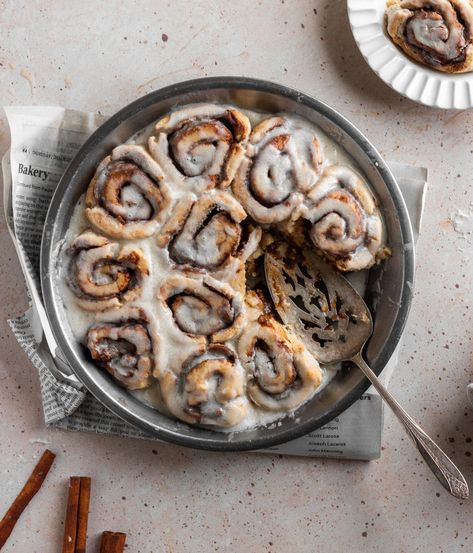 Easy Vegan Cinnamon Rolls (Gluten Free, No Yeast!) Vegan Cinnamon Rolls Easy, Cinnamon Rolls Gluten Free, Dairy Free Cinnamon Rolls, Cinnamon Roll Recipes, No Yeast Cinnamon Rolls, Earth Balance Butter, Pecan Filling, Easy Cinnamon Rolls Recipe, Gluten Free Cinnamon