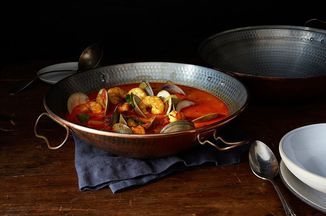 This Pork and Seafood Stew is from the Algarve, in Portugal. You don't need a Cataplana to make this; a Dutch oven or large pot with a tight-fitting lid does the trick. Shrimp Stock Recipe, Heritage Recipes, Stock Recipes, Spanish Heritage, Portuguese Food, Seafood Stew, Gourmet Dinner, Shellfish Recipes, Food Appetizers