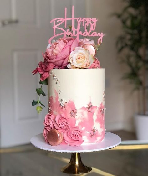 Rose Gold Cake Birthday One Layer, Simple Buttercream Cake Designs, Celebration Cakes For Women, Modern Birthday Cakes, Cake With Flowers, Girly Cakes, Pastel Cakes, Birthday Cake With Flowers, 60th Birthday Cakes