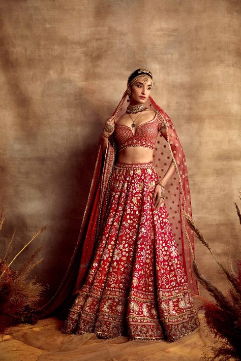 Indian Bridal Wear Red, Make Up India, Varun Bahl, Best Indian Wedding Dresses, Latest Bridal Lehenga, Indian Bridal Photos, Wedding Lehenga Designs, India Fashion Week, Bridal Outfit