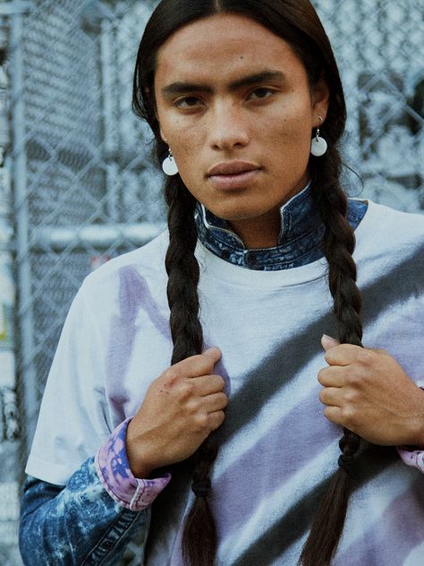 Name: Haatepah DOB: 1998 From: California, USA Ethnicity: Native American (Kumeyaay, Cahuilla, Apache, Yaqui, Chichimeca-Guamares) Hair: black  Eyes: brown  Height: 6’0” Measurements: 38-32-? Inches Indigenous Men, Native American Men, Modeling Agency, Eyes Brown, Human Reference, Boys Long Hairstyles, Black Eyes, Aesthetic People, Looks Black