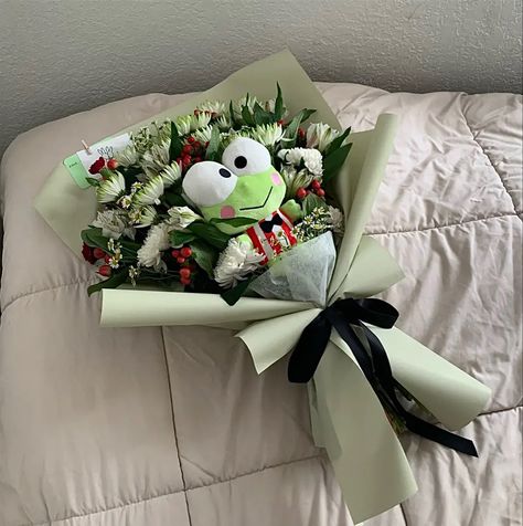 Keroppi Bouquet, Frog Bouquet, Sanrio Graduation, Plushie Bouquet, Sanrio Bouquet, Ribbon Flowers Bouquet, Valentines Surprise, Fancy Flowers, Ribbon Bouquet