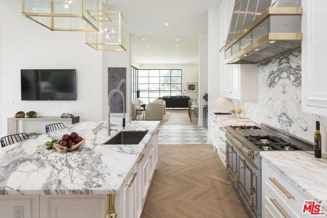 LeBron James Drops $23M On Brentwood Estate La Cornue Kitchen, Mansion Kitchen, London Mansion, Extravagant Homes, Celebrity Homes, Los Angeles Homes, Inspired Living, Celebrity Houses, Cleveland Cavaliers