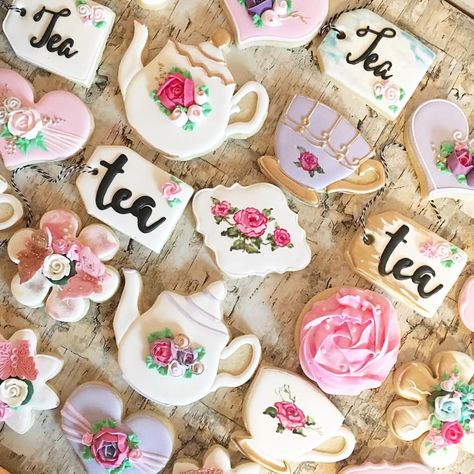 438 Likes, 19 Comments - Poonam (Pam) Toor (@sugarshimmer) on Instagram: “High tea sugar cookies ... #yyc #yyccookies #yycsugarcookies #yyccustomsugarcookies…” Ideas For Tea Party, Tea Party Bridal Shower Decorations, Baby Tea Party, Tea Party Cookies, Super Cookies, Baby Tea, Kids Tea Party, Party Cookies, Baby Shower Tea