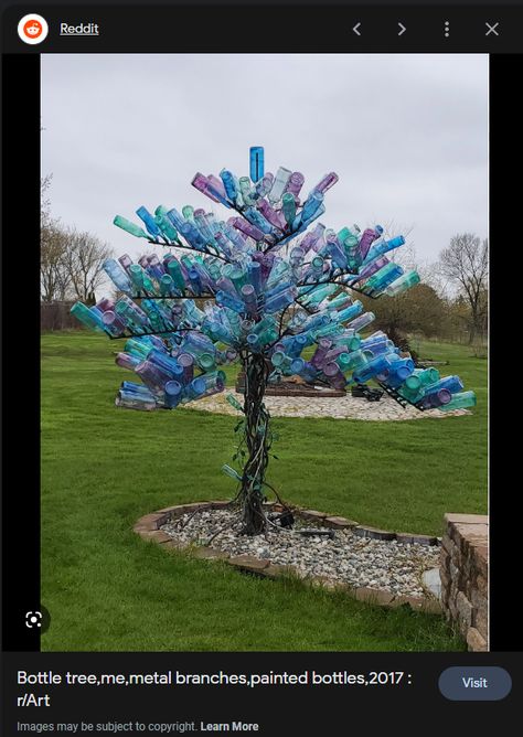 Wine Bottle Crafts Outdoor Garden Art, Bottle Trees Ideas Yard Art Diy, Wine Bottle Tree Diy Garden Art, Wine Bottle Trees Outdoor, Glass Bottle Garden Ideas, Bottle Tree Diy, Diy Bottle Tree, Bottle Trees Ideas Yard Art, Glass Bottle Tree