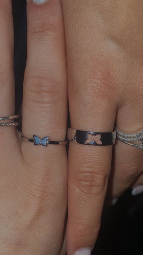 Best Friend Rings Aesthetic, Matching Friend Rings, Friendship Rings Aesthetic, Matching Friendship Rings, Best Friend Necklaces For 2 Aesthetic, Matching Earrings Friends, Bff Jewelry For 2 Rings, Friendship Rings For 3 Bff, Bsf Rings