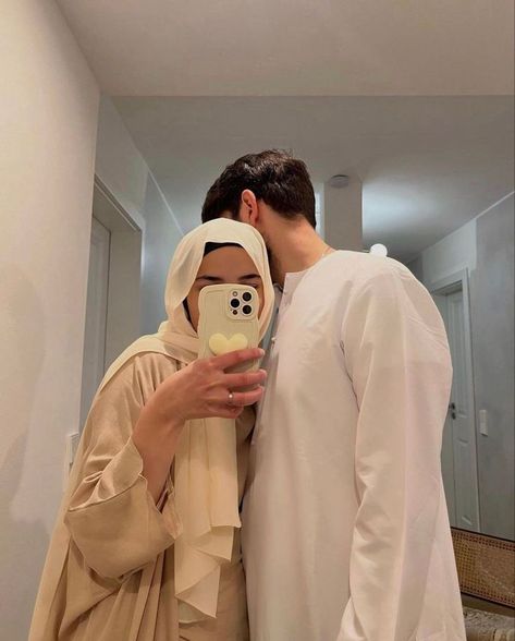 Halal Couple, Islam Love, Muslim Couple Photography, Hijabi Aesthetic, Cute Muslim Couples, Couple Picture Poses, Muslimah Aesthetic, Couples Poses For Pictures, Couple Outfits