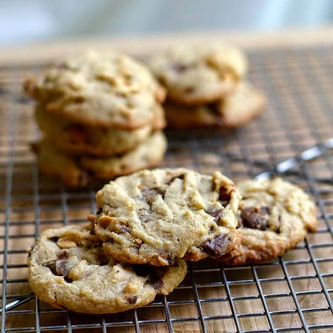 Mad About Maida: Heath Bar Peanut Butter Cookies Heath Bar Cookies, Bread Ice Cream, Scottish Shortbread Cookies, Heath Bar, Dessert Book, Jelly Cookies, Heath Bars, Ultimate Cookies, Chunky Peanut Butter