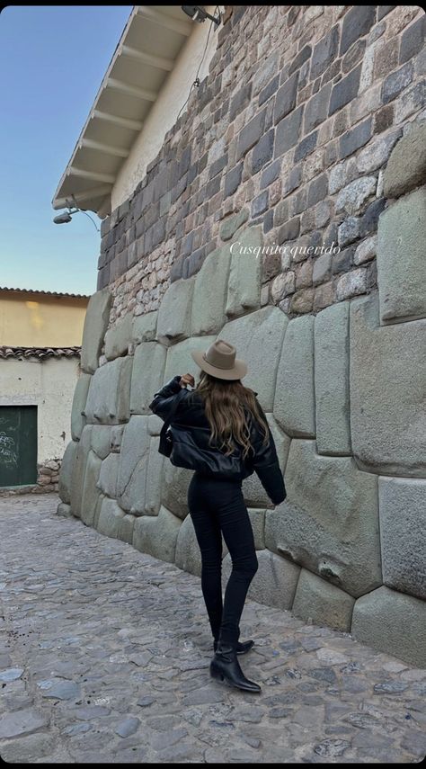 Lima Peru Outfits, Cusco Peru Outfit, Cuzco Peru Outfit, Cusco Aesthetic, Macchu Picchu Trip, Machu Picchu Outfit, Peru Outfits, Cusco Peru, Peru Travel