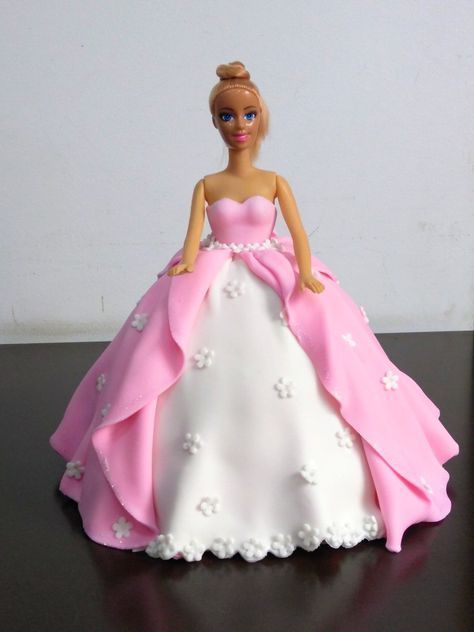 Dolly Varden Cakes, Dolly Varden Cake, Barbie Dress Cake, Barbie Movie 2023, Barbie Doll Birthday Cake, Dolly Varden, Diy Cake Topper Birthday, Doll Birthday Cake, Barbie Birthday Cake