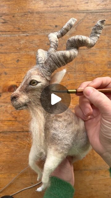 Needle Felting People, Felted Wool Projects, Felted Fairies, Wool Felting Animals, Yule Goat, Needle Felting Tutorial, Felted Wool Crafts, Wool Felting, Wool Animals