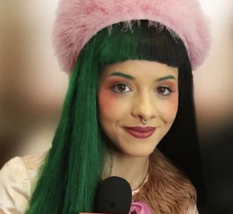 Melanie Martinez Green Hair, Melanie Martinez Hair, Green Lockscreen, Dye Inspiration, Most Inspiring Quotes, Color Wigs, Melanie Martinez Photography, Lockscreen Wallpaper, Hair Colours